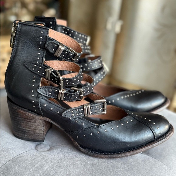 FREEBIRD distressed western country style Black Leather Buckle Ankle Boots - Picture 9 of 13